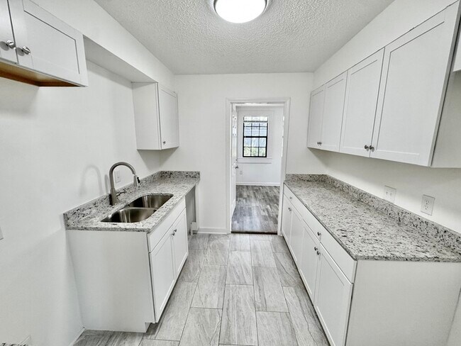 Building Photo - 3922 Pleasant Cove