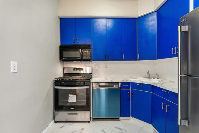 Building Photo - 2000 Linwood Ave