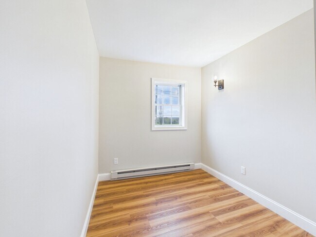 Building Photo - 715 Newhall St