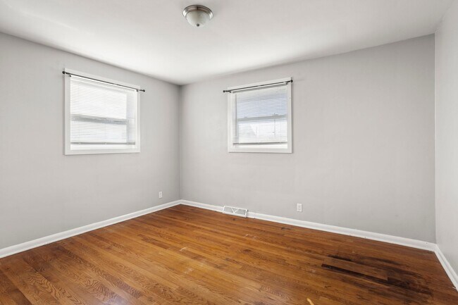 Building Photo - 120 Gruenwald Ave