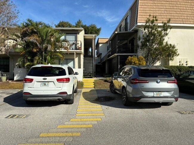 Building Photo - 5999 Village Cir N