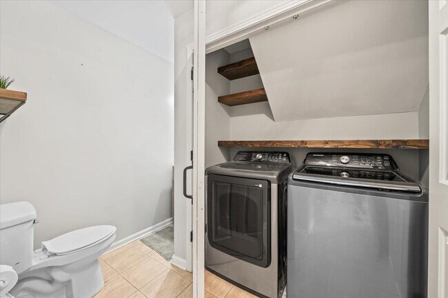 Building Photo - 8783 Lower Woods Cove