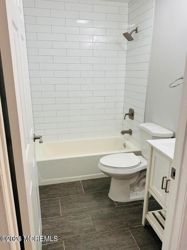 Building Photo - 76 Des Moines Ct