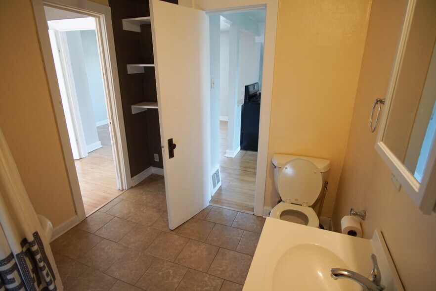 Building Photo - 3248 S Delaware Ave