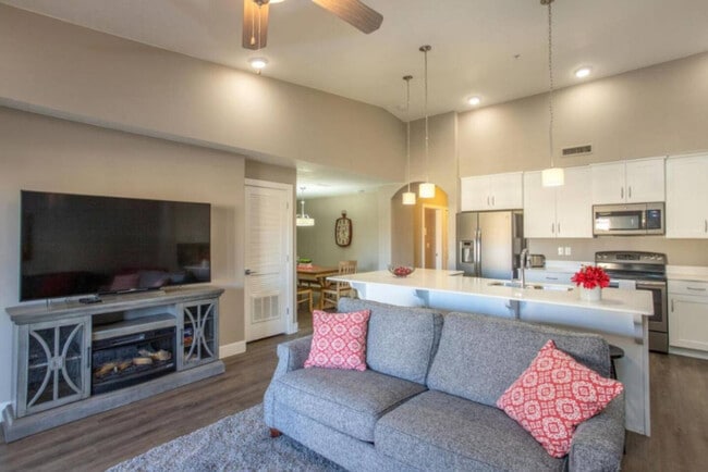 Building Photo - 1111 Gap Canyon Pkwy