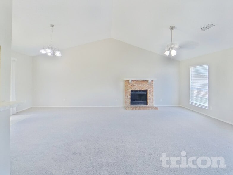 Building Photo - 3913 Big Leaf Ln