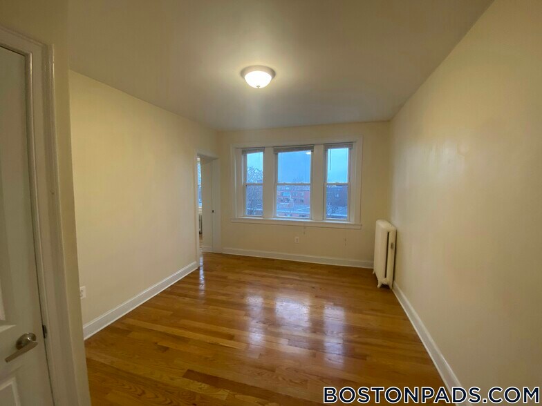 Building Photo - 244 Kelton St