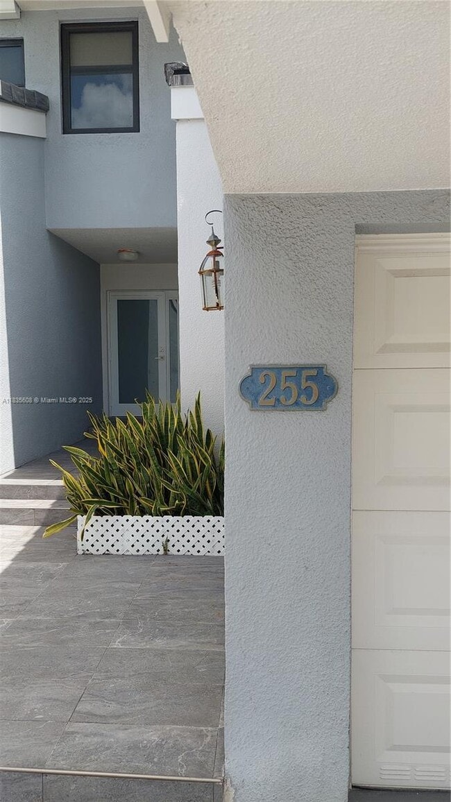 Building Photo - 350 Poinciana Island Dr