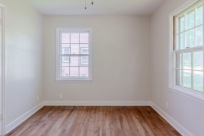 Building Photo - Spacious home for rent!