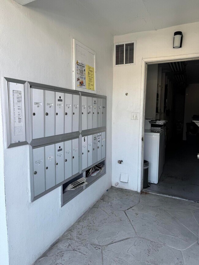 Building Photo - 6 Keswick A