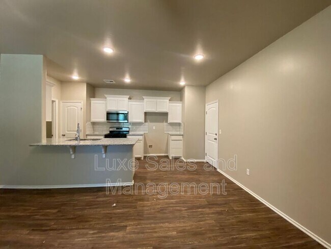 Building Photo - 5220 Oakwood Villa Ct