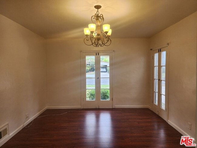 Building Photo - 328 S Oakhurst Dr