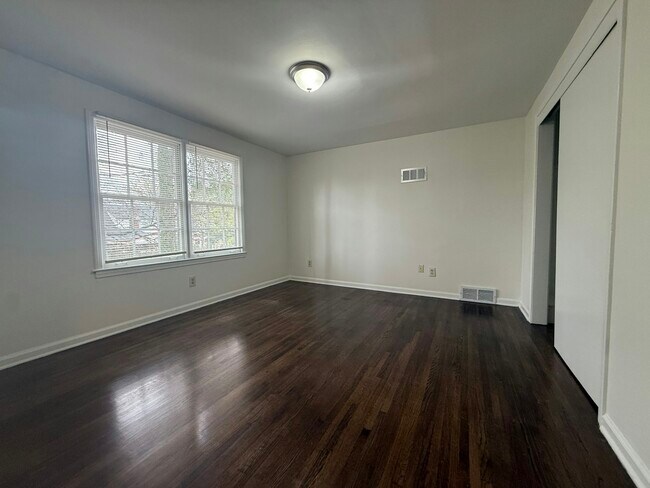 Building Photo - 5512 Cottonwood Rd