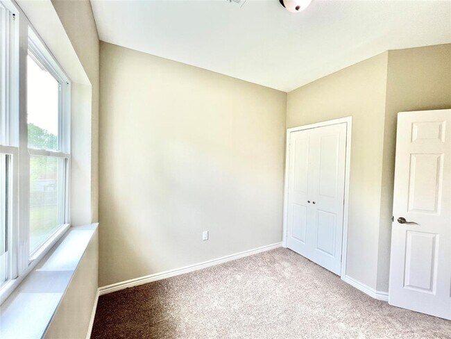 Building Photo - 5602 Hirondel