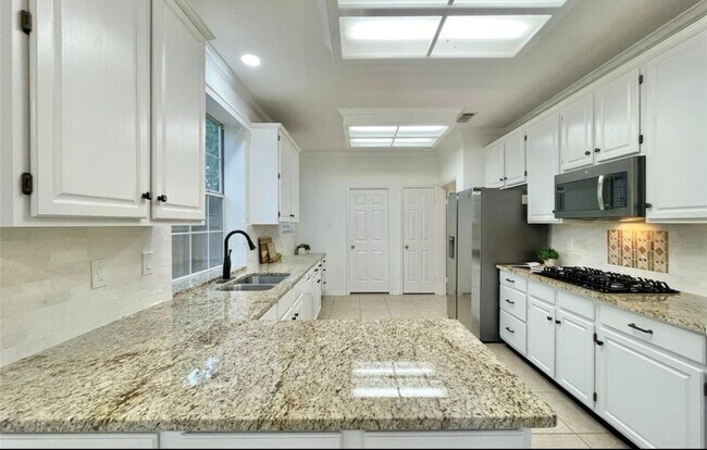 Building Photo - 8 Greentwig Pl