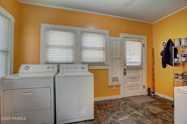 Building Photo - 519 Mudd Ave