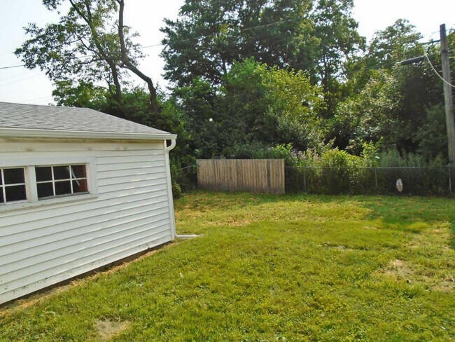 Building Photo - 616 Leona Dr