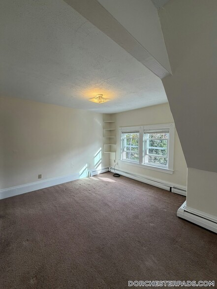 Building Photo - 393 Adams St