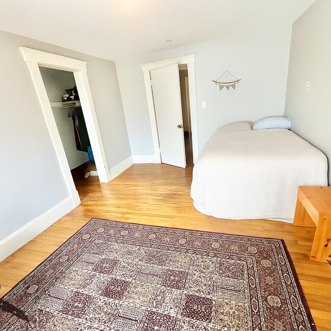 Building Photo - 504 Catherine St