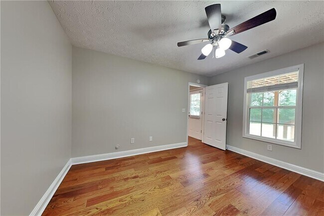 Building Photo - 990 Golden Meadows Ln