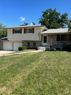 Building Photo - Great Centennial Home