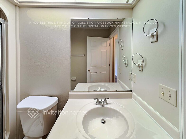 Building Photo - 33328 Fountain Ln