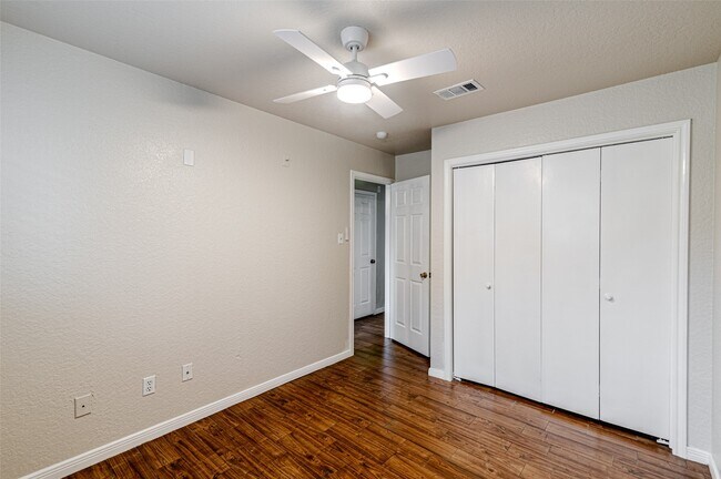 Building Photo - 1710 Blindlake Dr