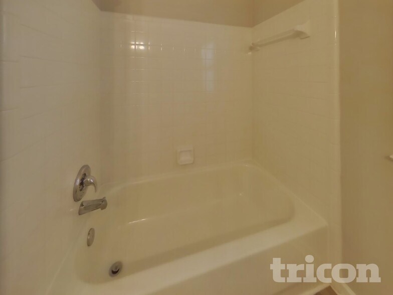 Building Photo - 4932 Tulip Grove Ln