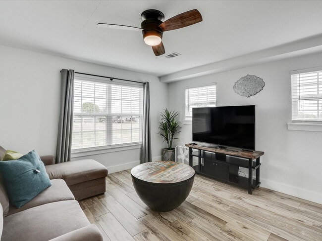 Building Photo - 1400 Shadow Brook Trail