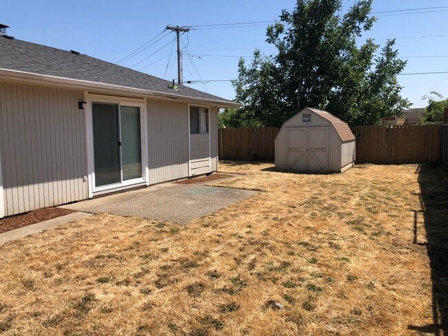 Building Photo - Three Bedroom with RV Pad in North Salem