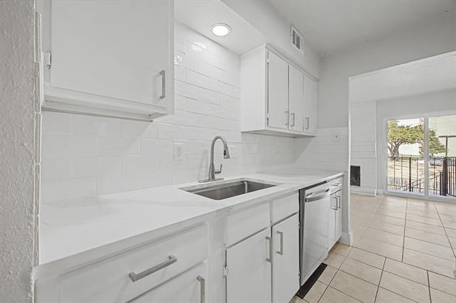 Building Photo - 8095 Meadow Rd