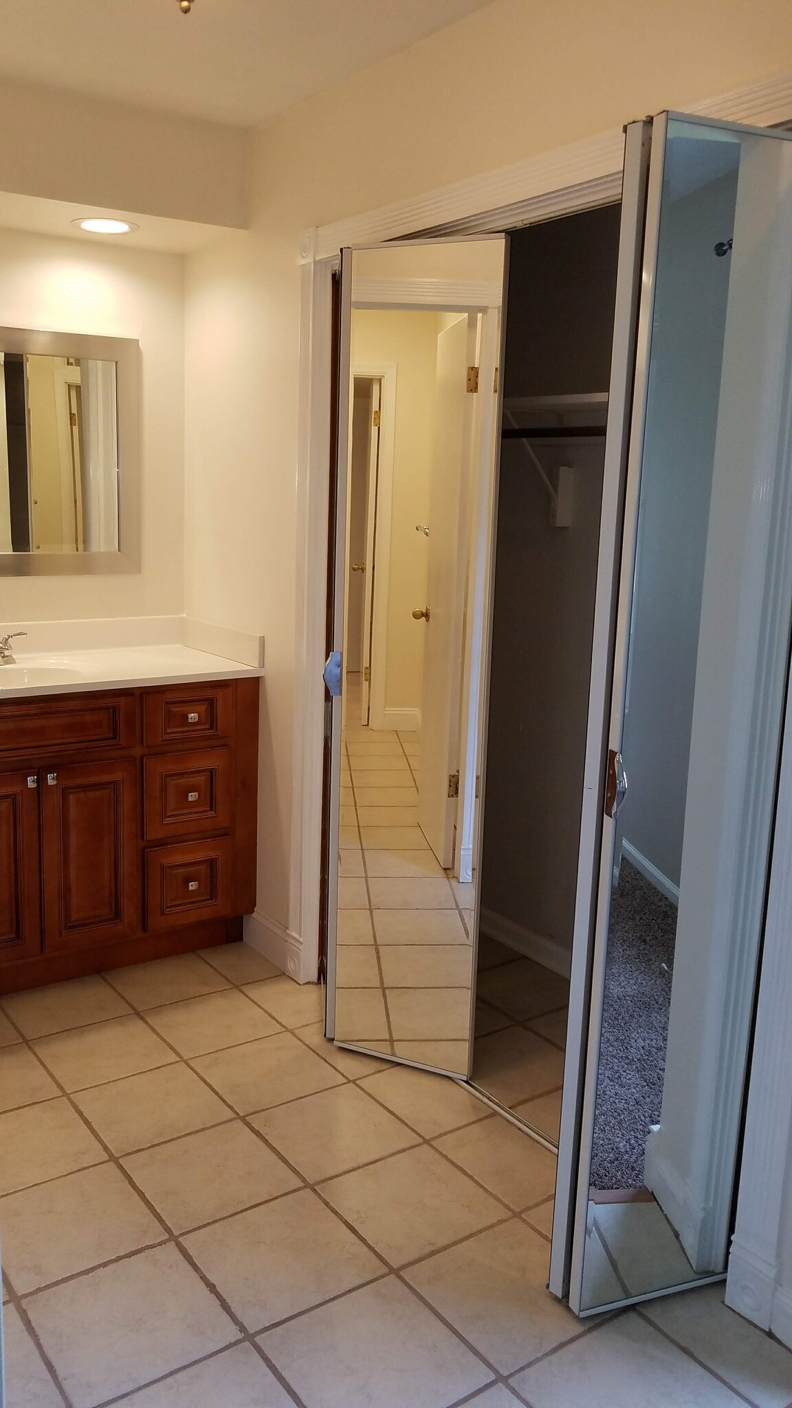 Master Bedroom Closet - 2107 Glouchester Dr