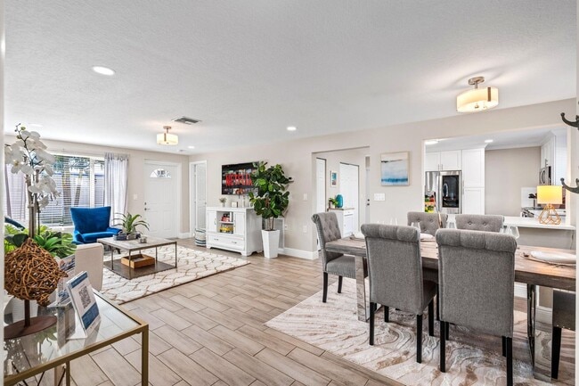 Building Photo - 214 Seacrest Ln