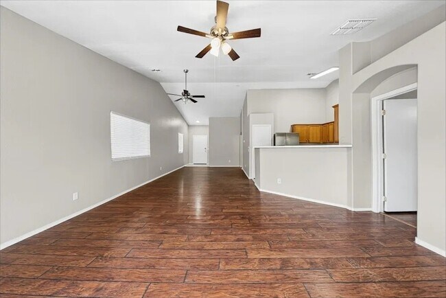 Building Photo - 907 W Roeser Rd
