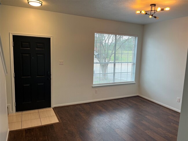 Building Photo - 911 Chapwood Ct