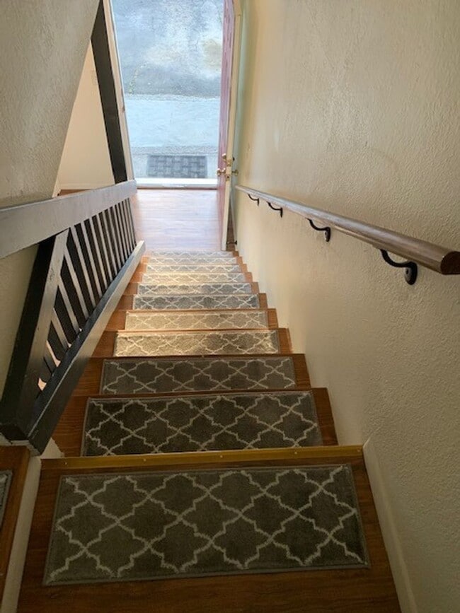 Building Photo - 1211 Summers Ln