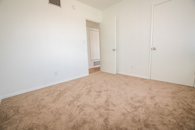 Building Photo - Charming Property Features 3 Bedrooms, 2 B...