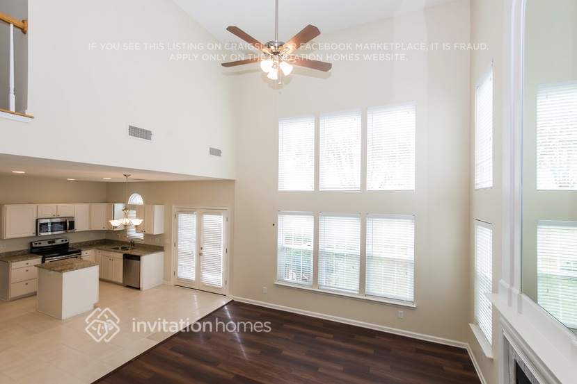 Building Photo - 15832 Hollingbourne Rd