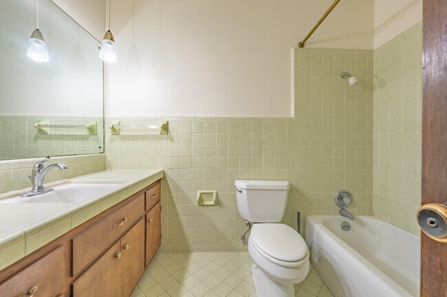 Building Photo - 7722 Pinebrook Dr