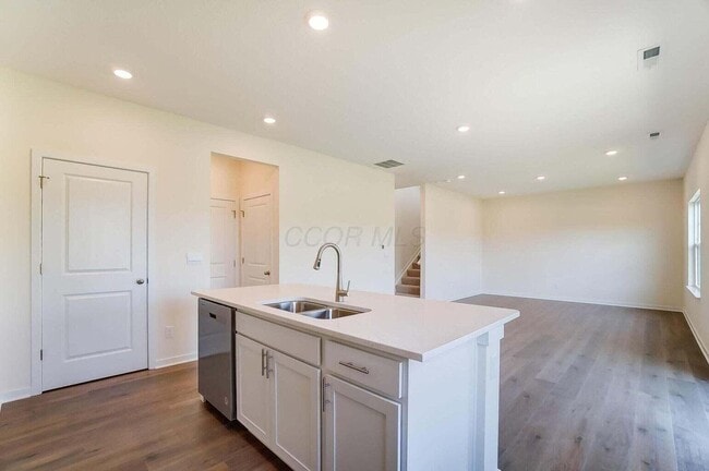 Building Photo - 852 Sunny Vale Dr