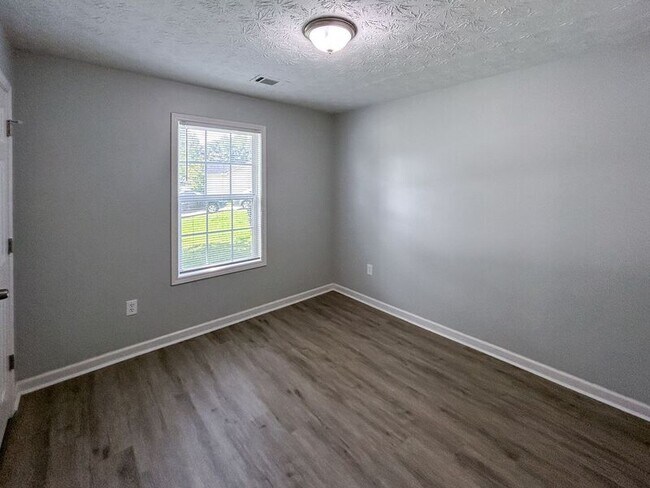 Building Photo - 242 Bridgeport Ln