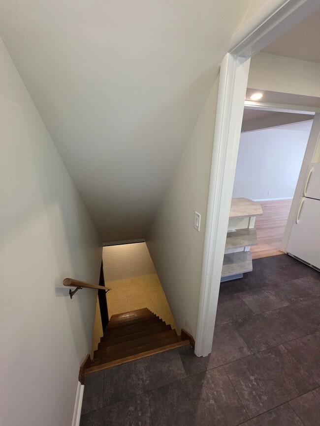 Building Photo - LOCATION! Immaculate 2 Bedroom Apartment S...