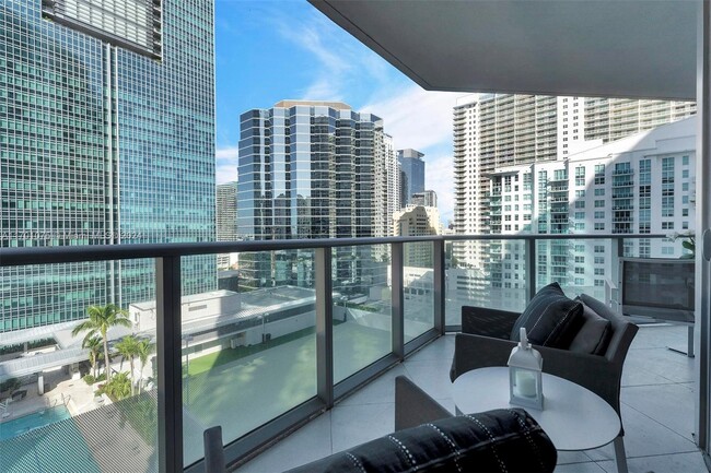 Building Photo - 1300 Brickell Bay Dr