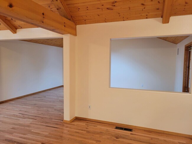 Building Photo - Newly painted  2,000+ sq home with RV parking