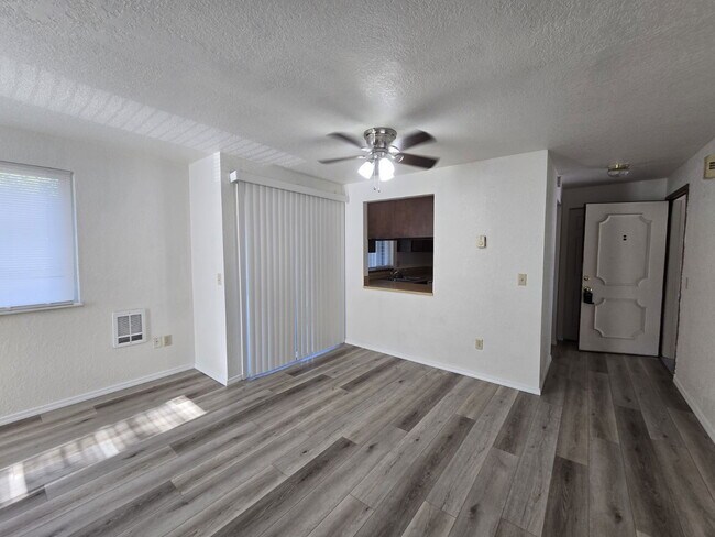 Building Photo - 140 NE Atkinson Ct