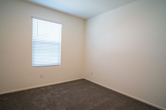 Building Photo - Modern 3-Bedroom, 3-Bathroom Home with Sma...