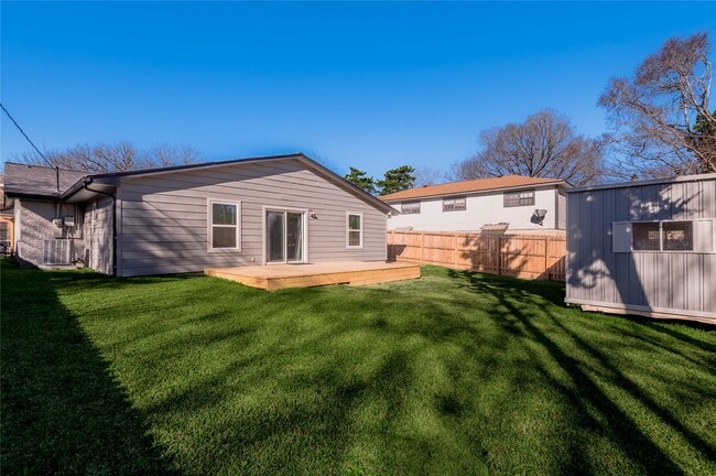 Building Photo - 1805 Ave Q