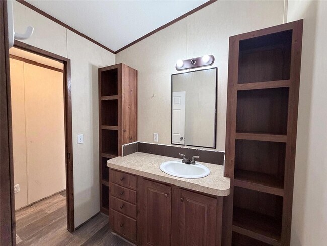 Building Photo - 157 Lakeside Dr