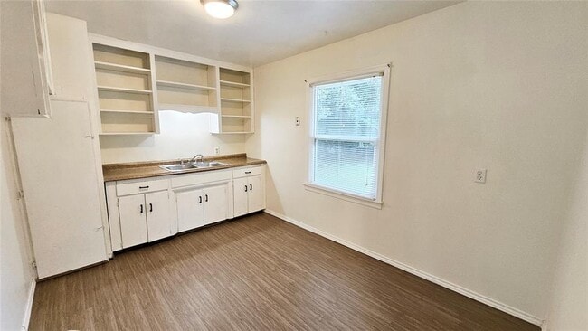 Building Photo - 3425 Brookside Dr