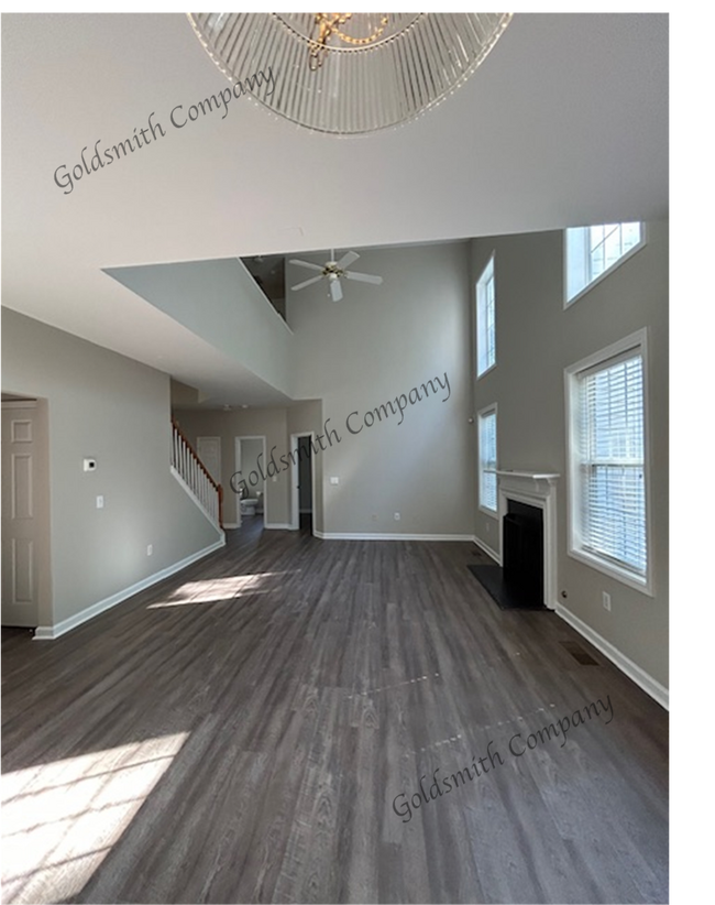 Building Photo - "Spacious 4-Bed Oasis with 2.5 Baths on Collingsworth Lane"